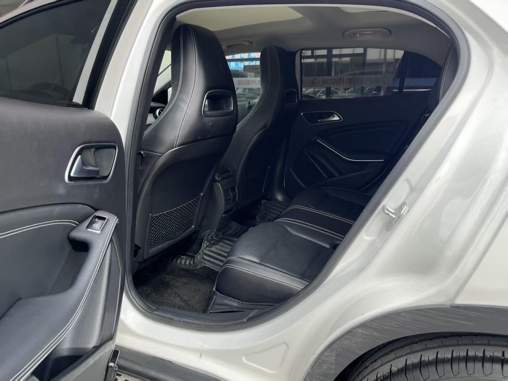 Mercedes-Benz GLA Class 2015 car image #5