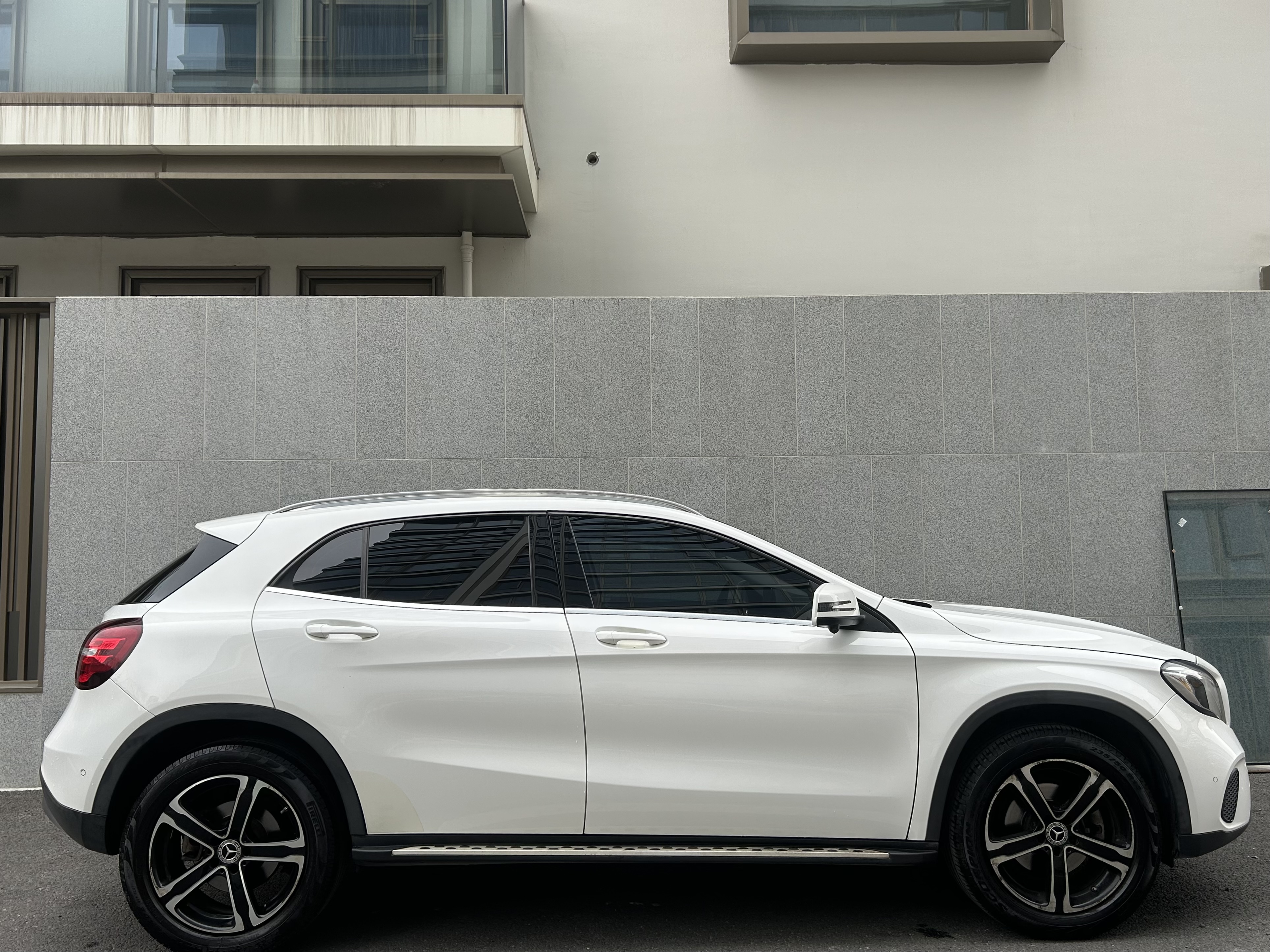Mercedes-Benz GLA Class 2018 car image #5
