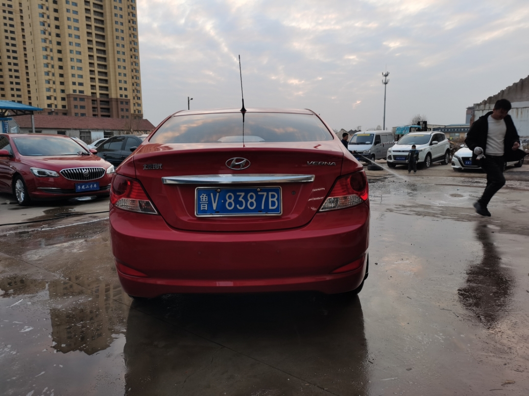 Hyundai Reina 2012 #5 Hyundai Reina 2012 car image #5