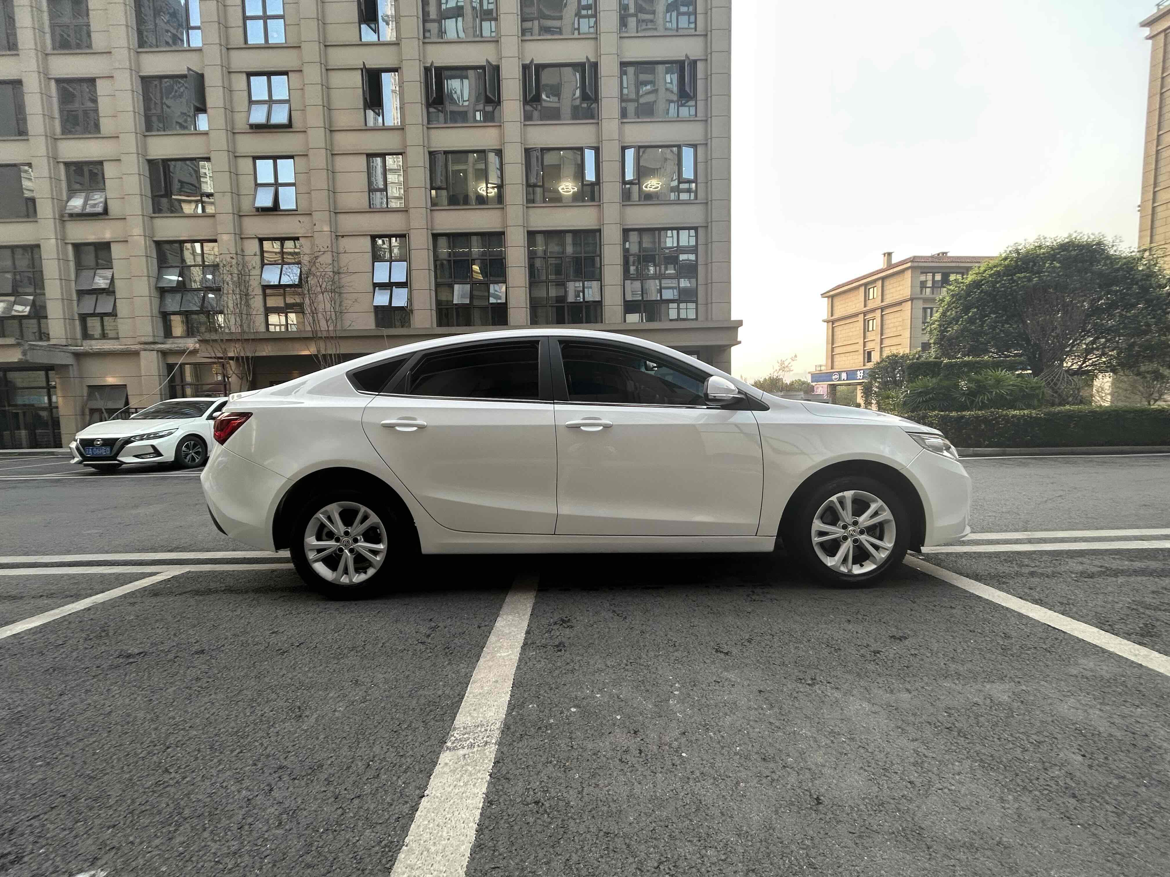 MG GT 2018 car image #5