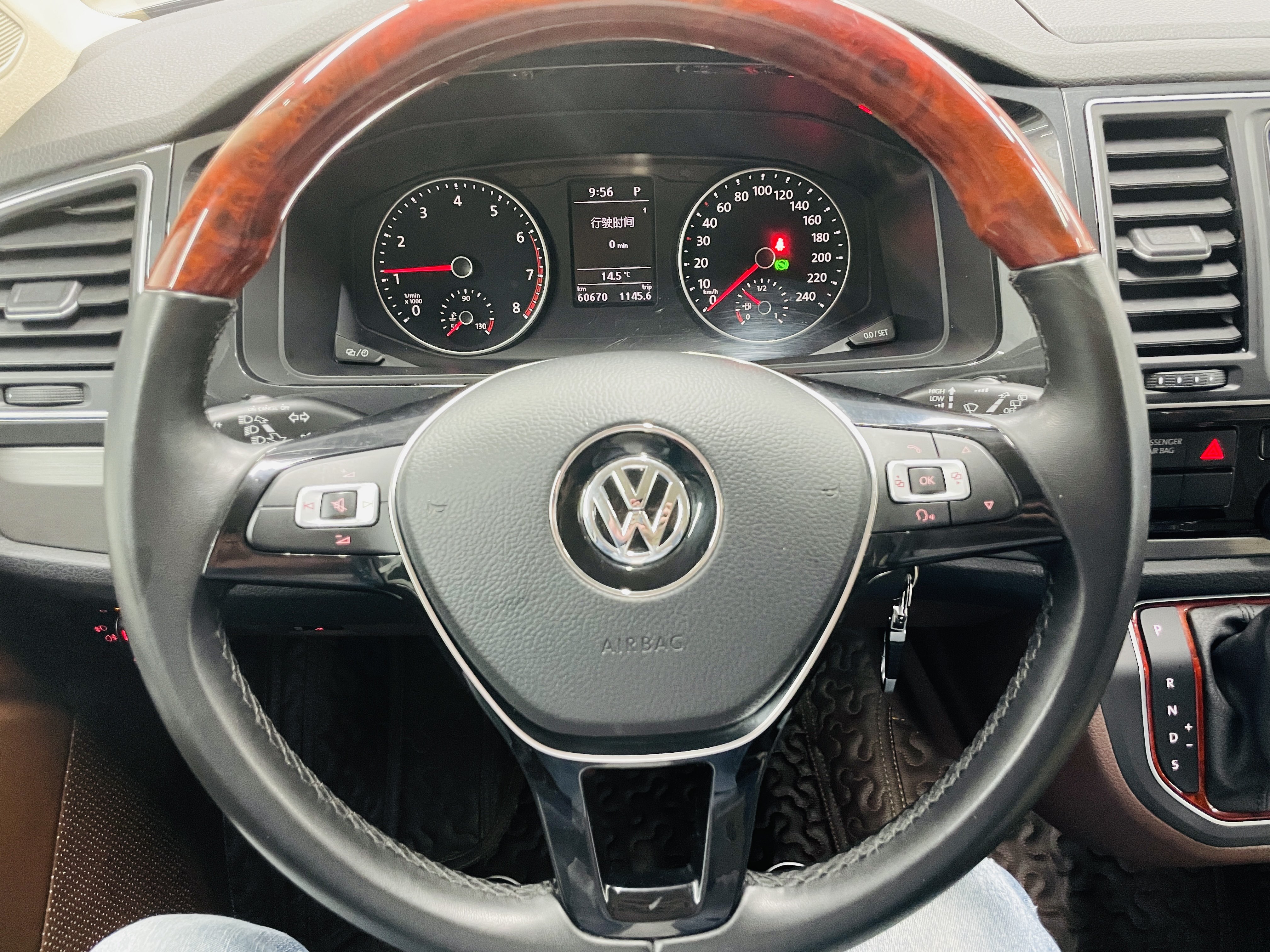 Volkswagen Caravelle 2019 car image #5