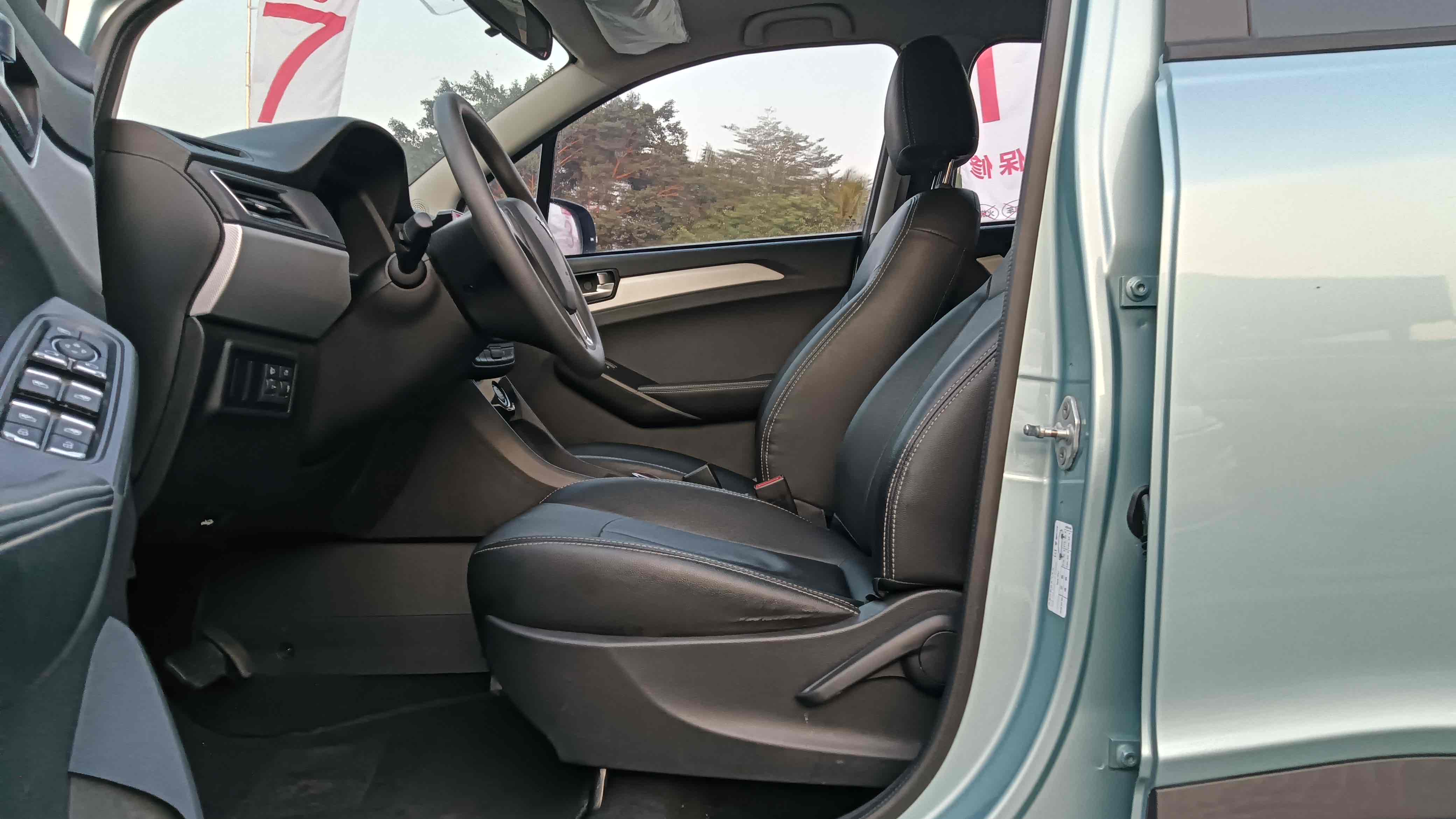 哪吒汽车 哪吒N01 2021 汽车图片 #5