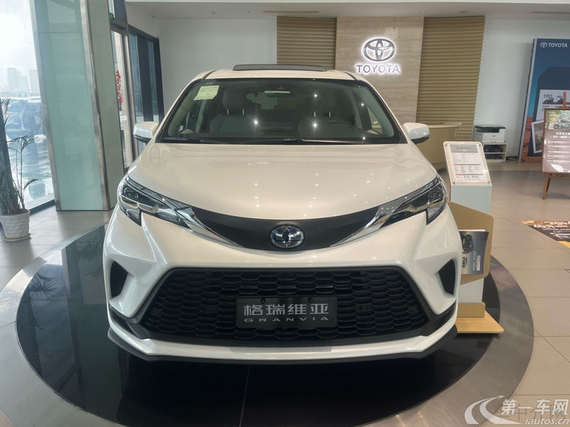 Toyota Granvia 2024 car image #5