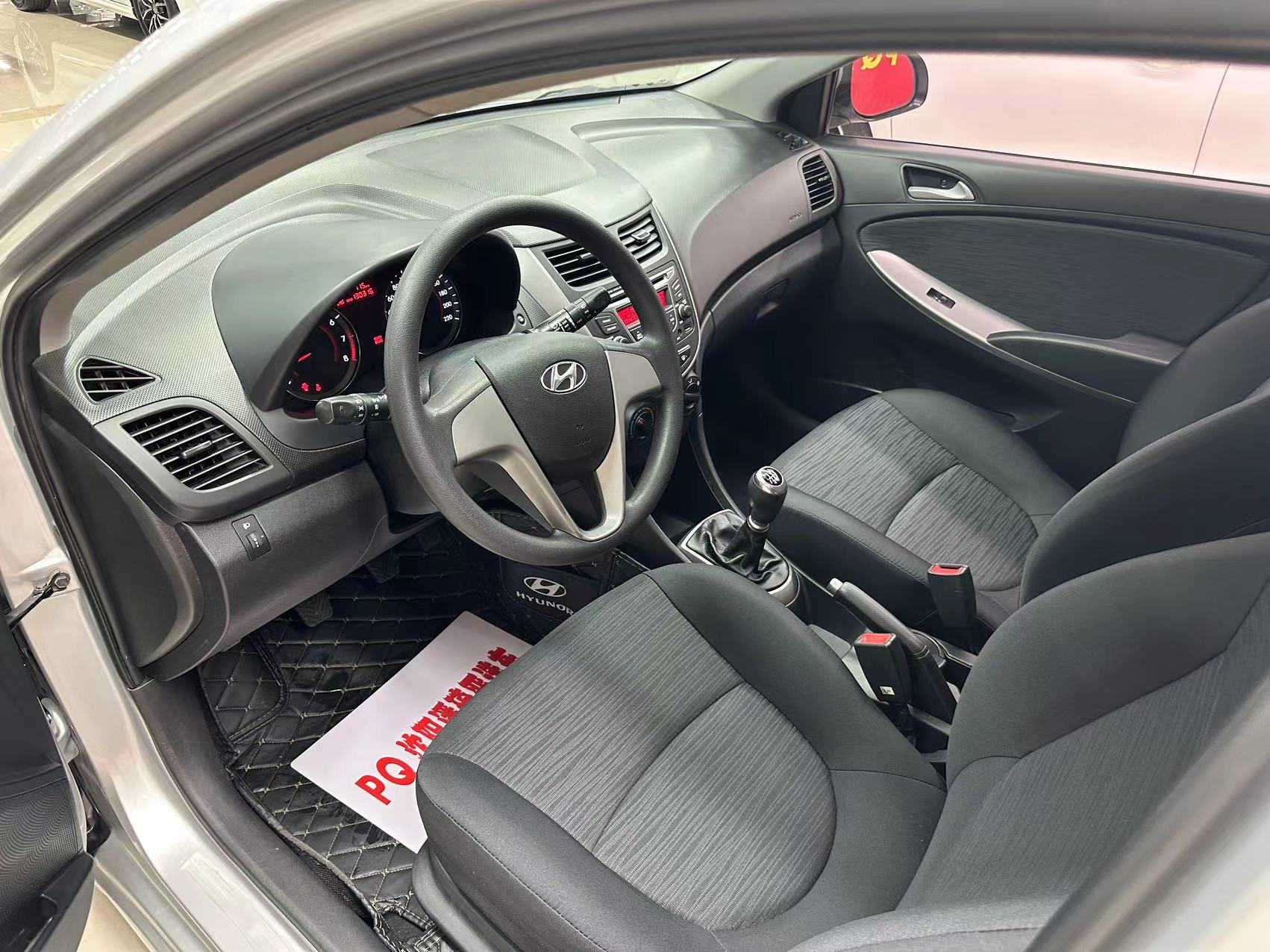 Hyundai Reina Hatchback 2015 car image #5