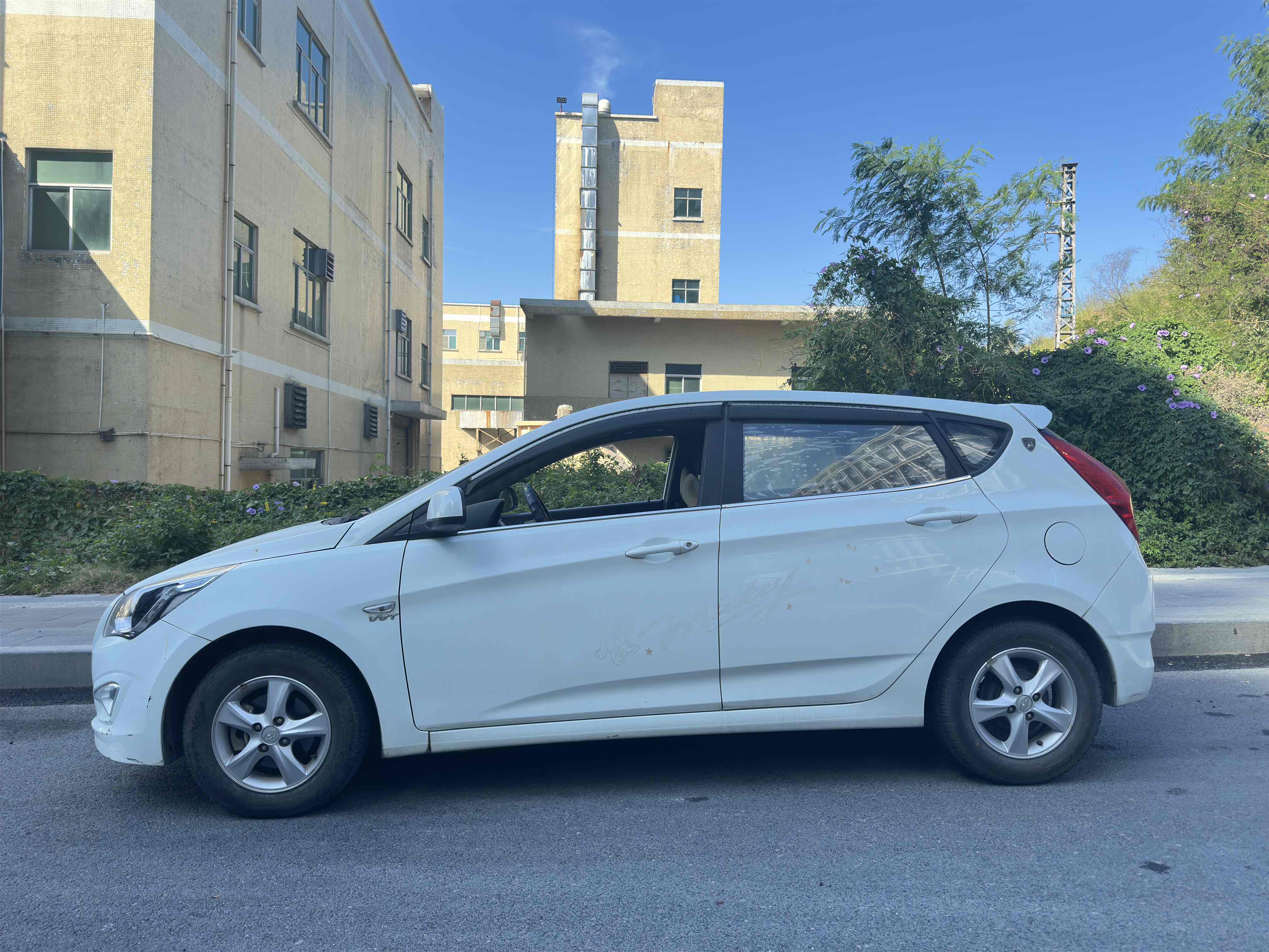 Hyundai Reina Hatchback 2016 imagem de carro #5