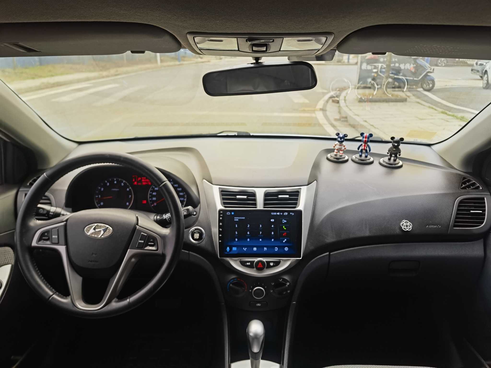 Hyundai Reina Hatchback 2016 imagem de carro #5