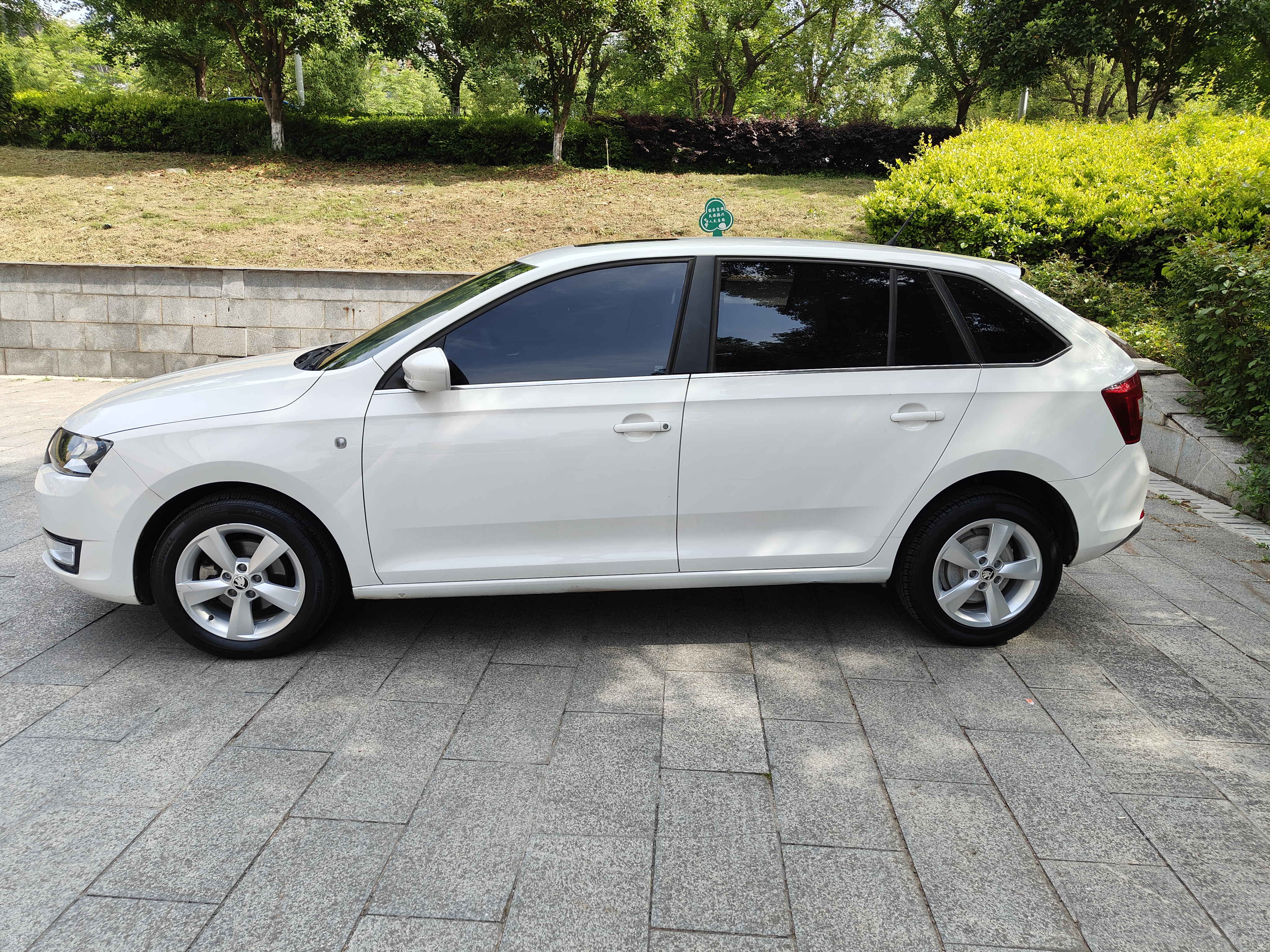 Skoda Rapid Spaceback 2016 immagine di auto #5