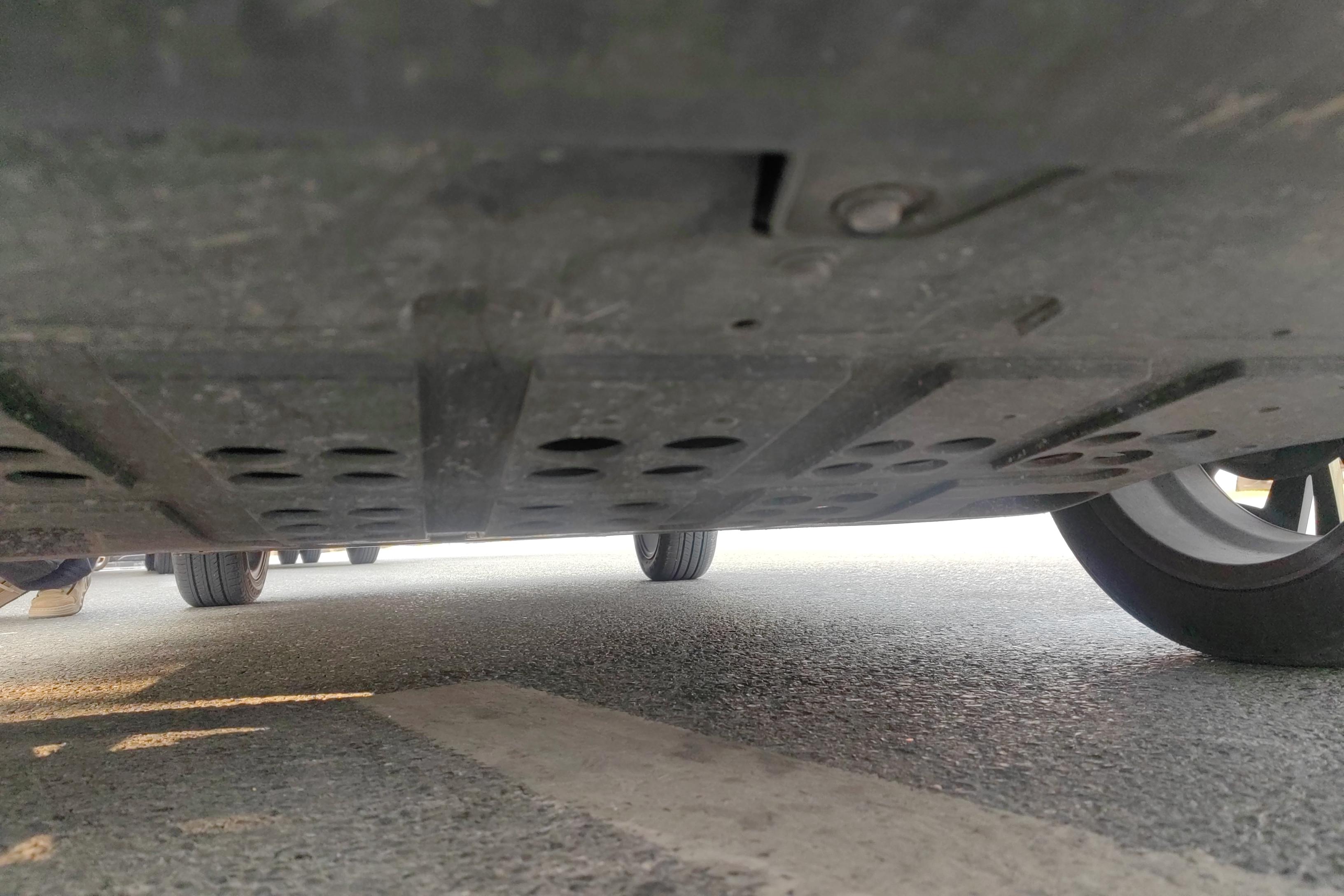 哪吒汽车 哪吒L 2023 汽车图片 #5