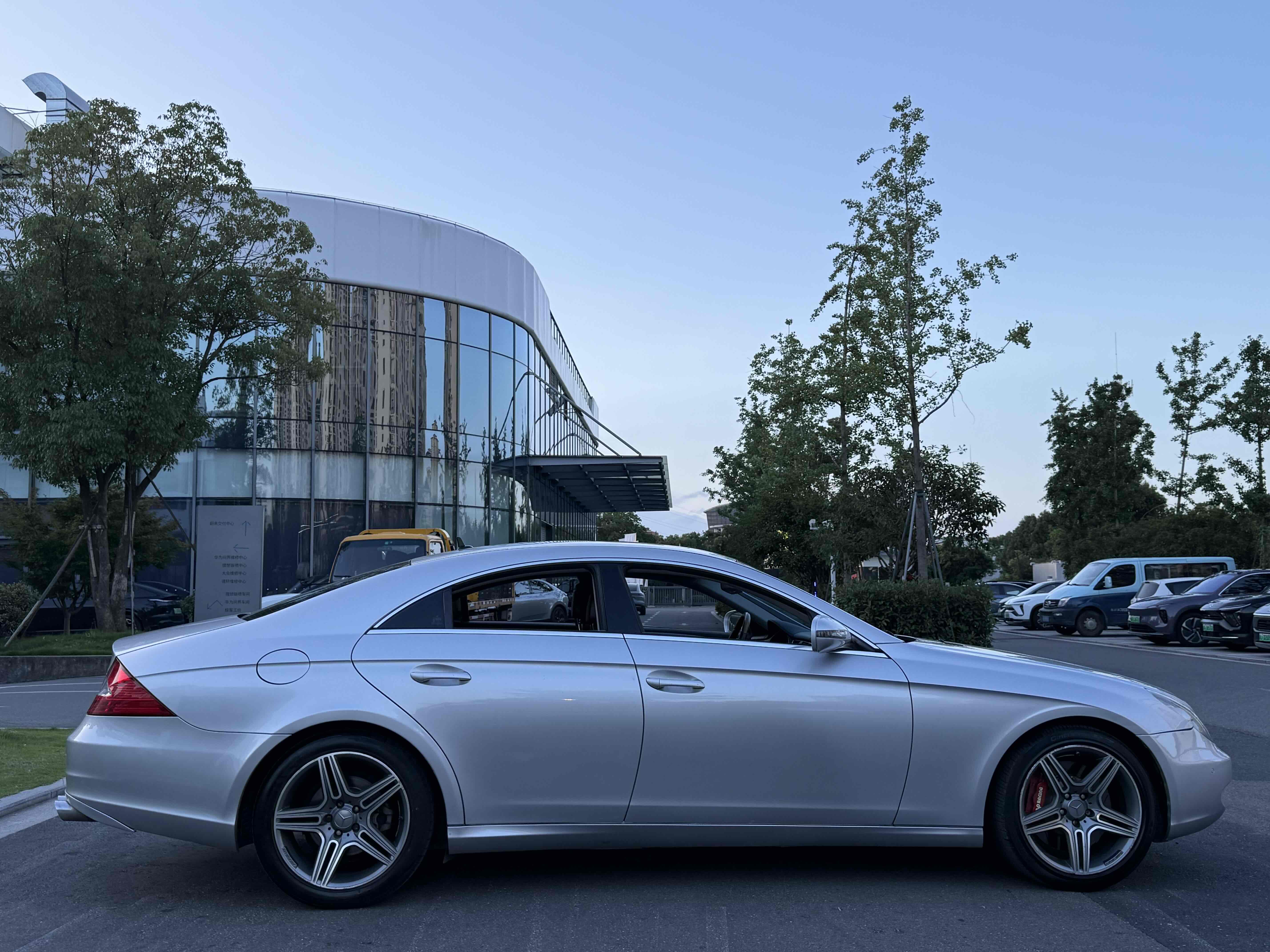 Mercedes-Benz CLS Class 2010 #5 Mercedes-Benz CLS Class 2010 car image #5