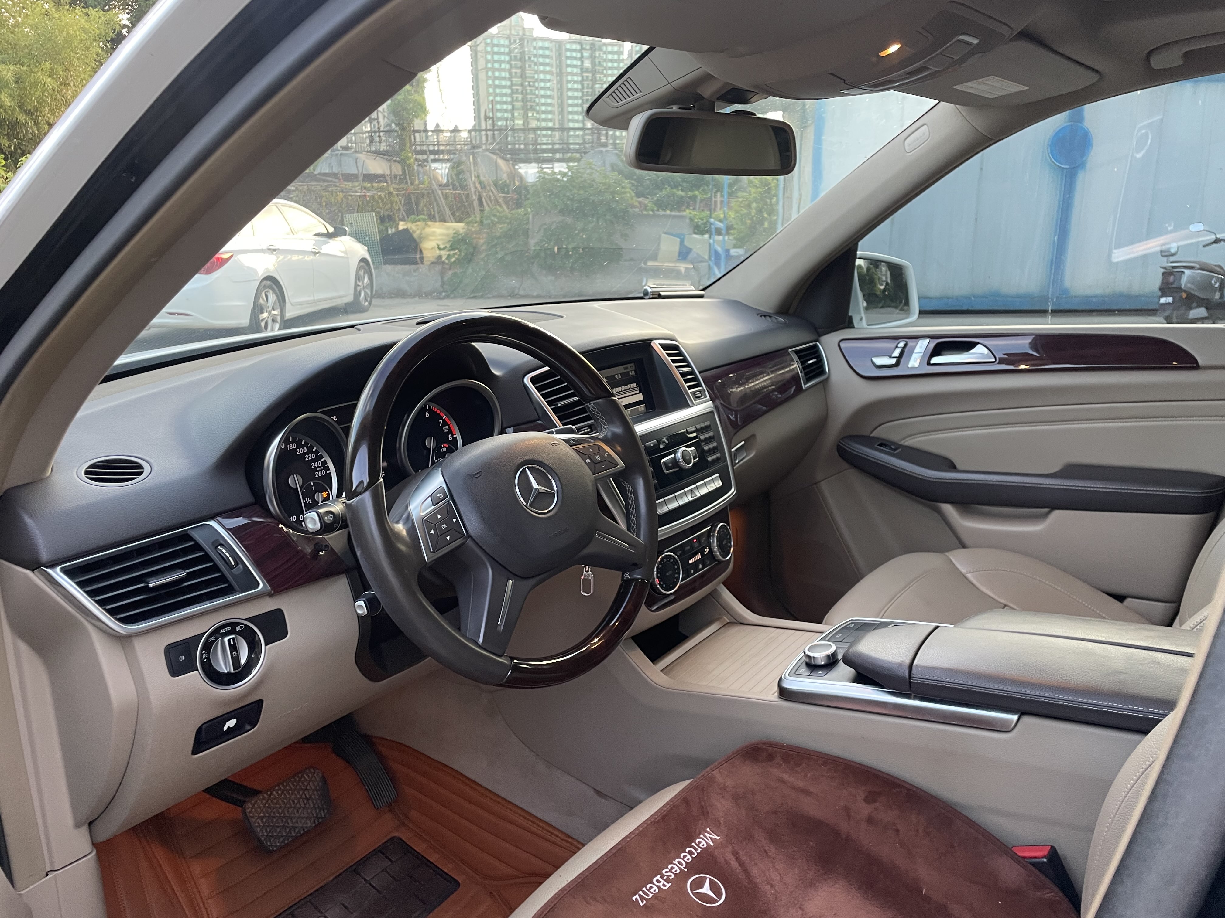 Mercedes-Benz M Class 2012 car image #5