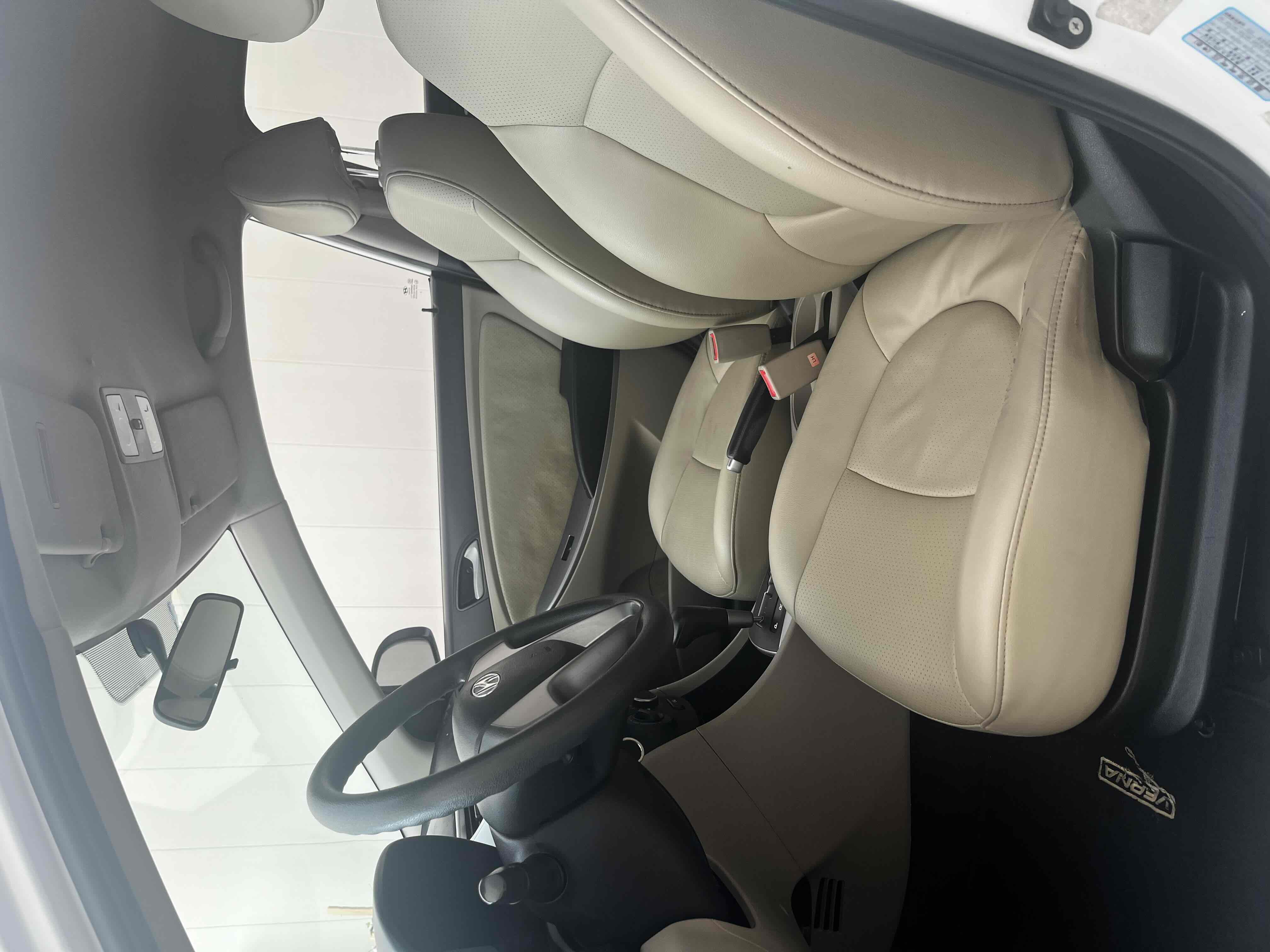 Hyundai Reina 2016 car image #5