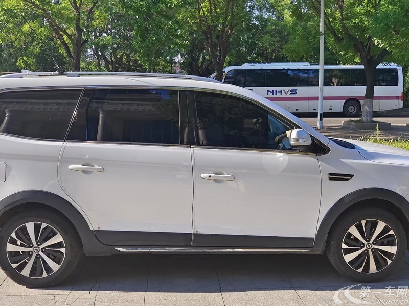 Forthing JOYEAR X6 2017 car image #5