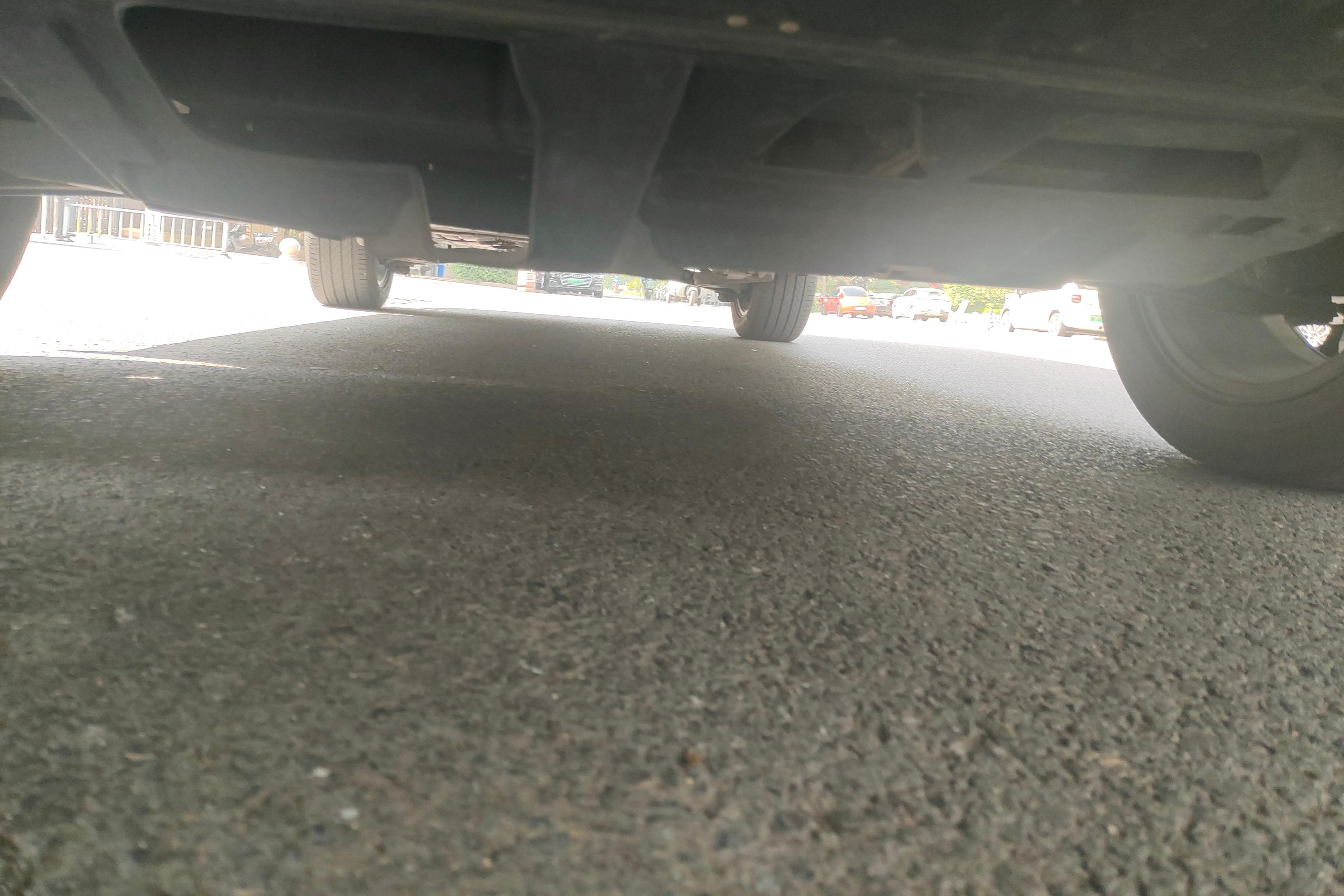 Forthing JOYEAR X6 2017 car image #5