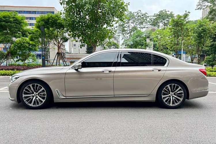 BMW M760Le 2017 #5 BMW M760Le 2017 car image #5