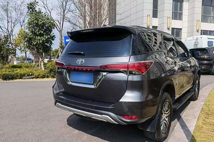 Toyota Fortuner 2017 #5 Toyota Fortuner 2017 immagine di auto #5