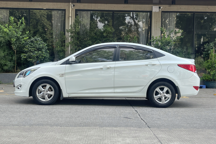 Hyundai Reina 2016 car image #5