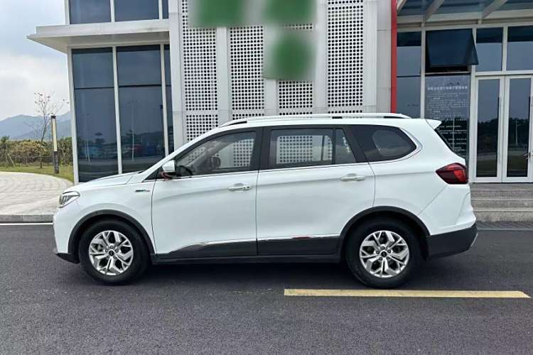 SWM斯威汽车 SWM斯威G01FF 2020 #5 SWM斯威汽车 SWM斯威G01FF 2020 汽车图片 #5