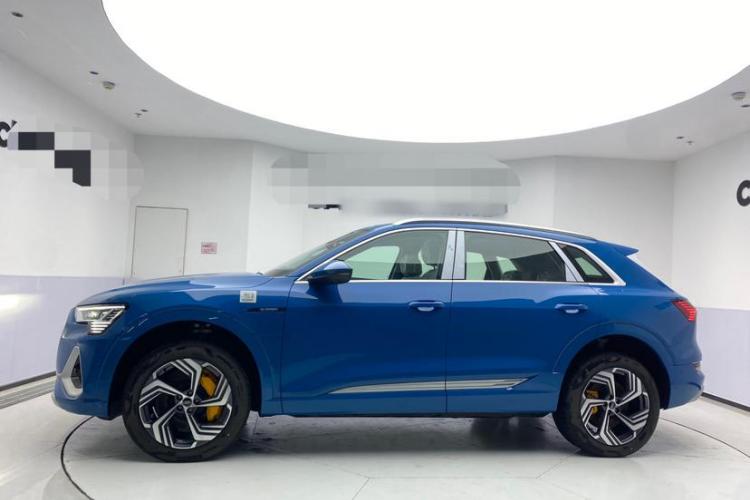 Audi e-tron #5 Audi e-tron car image #5