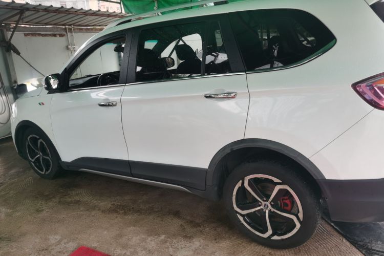 SWM X3 2017 изображение автомобиля #5