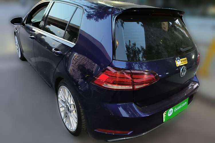Volkswagen Golf Pure Electric 2020 car image #5