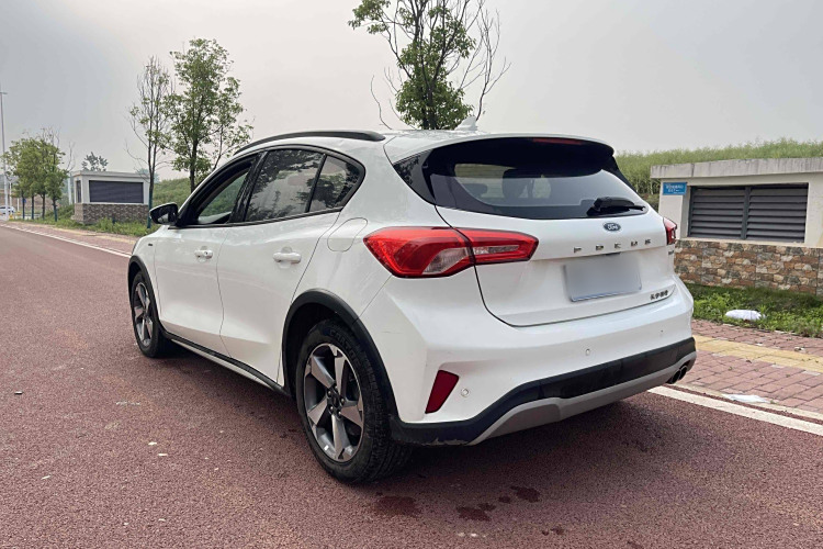 Ford Focus Active 2021 car image #5