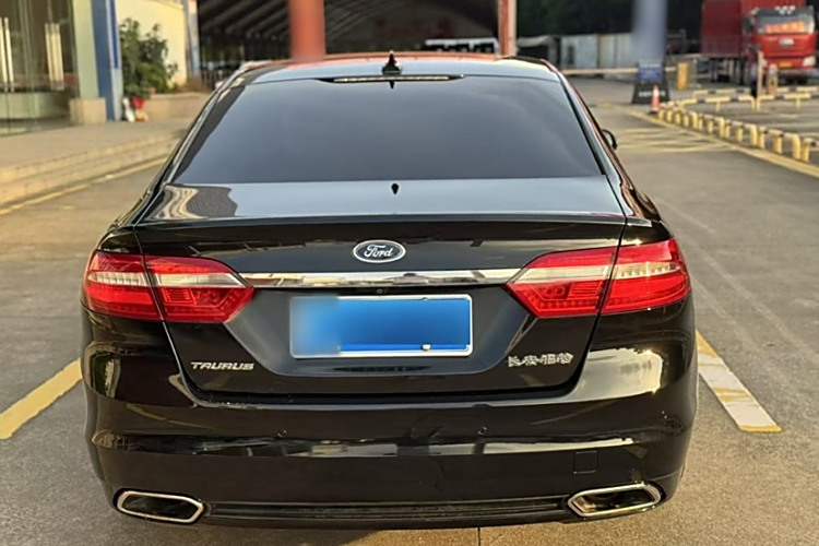 Ford Taurus 2016 car image #5