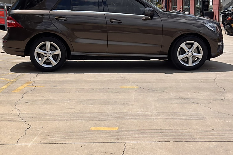 Mercedes-Benz M Class 2015 car image #5