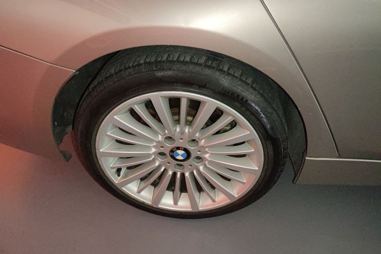 BMW 3 Series 2018 immagine di auto #5