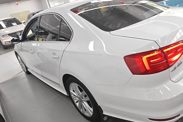 Volkswagen Sagitar 2019 immagine di auto #5