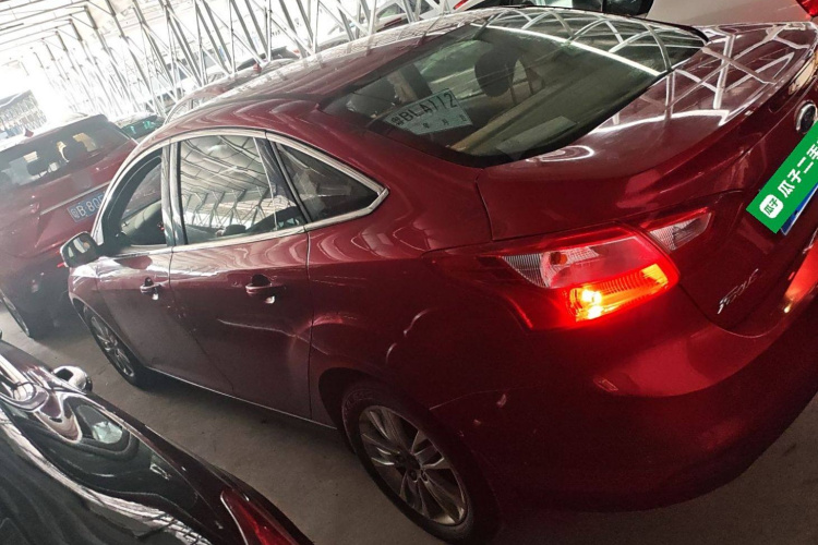 Ford Focus (Imported) 2014 #5 Ford Focus (Imported) 2014 صورة سيارة #5