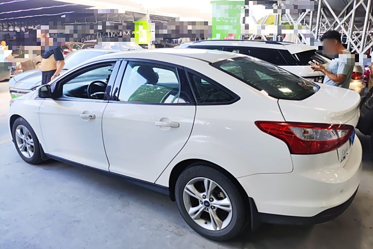 Ford Focus (Imported) 2014 car image #5