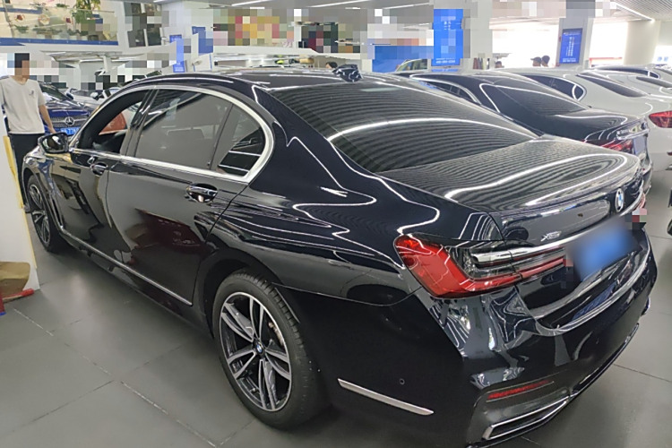 BMW M760Le 2021 #5 BMW M760Le 2021 car image #5