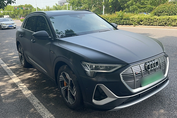 Audi e-tron 2021 صورة سيارة #5