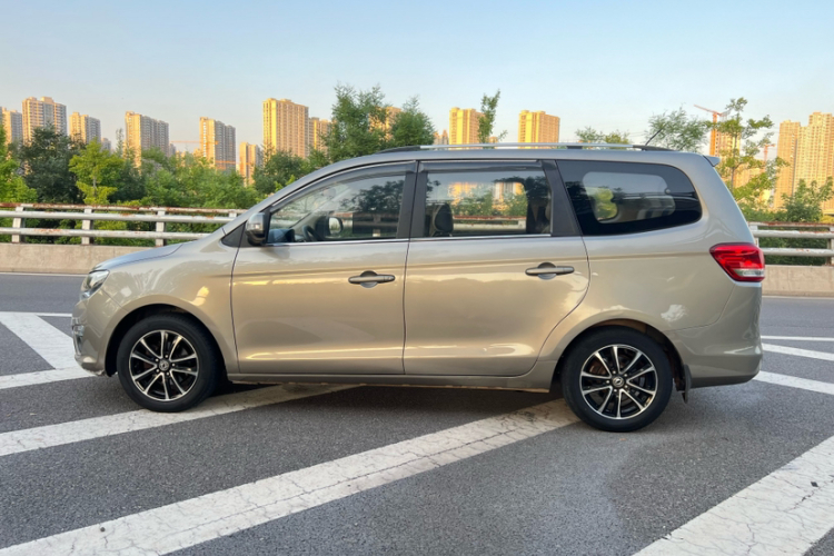 Forthing S500 2015 car image #5