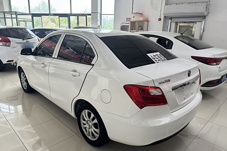 长安 悦翔V3 2017 汽车图片 #5