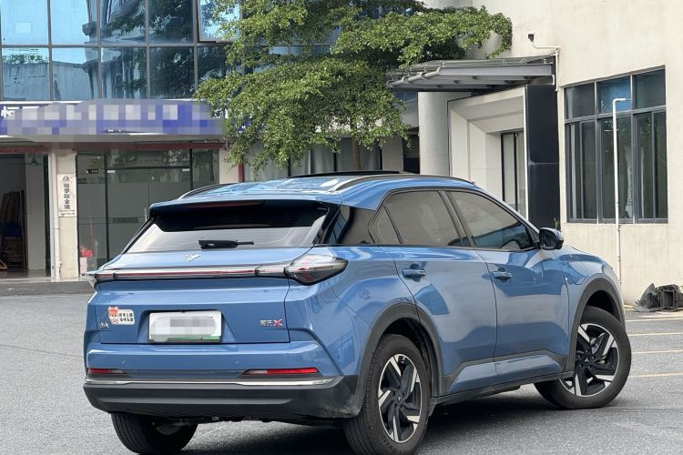 哪吒汽车 哪吒X 2023 汽车图片 #5