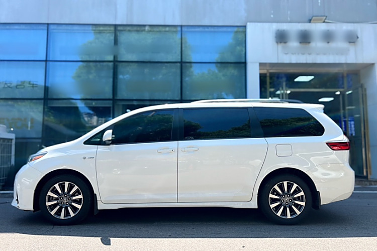 Toyota Sienna 2020 immagine di auto #5