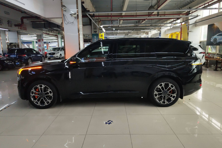 Lynk & Co 900 2025 car image #5