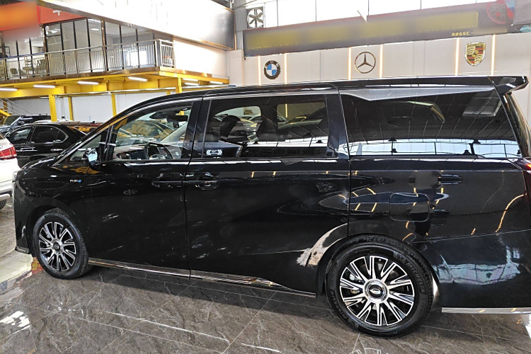 GAC Trumpchi E9 2025 #5 GAC Trumpchi E9 2025 car image #5