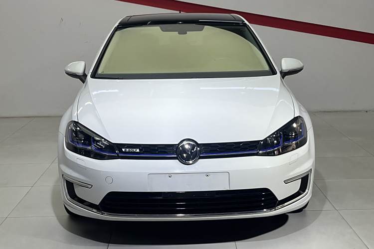Volkswagen Golf Pure Electric 2020 car image #5