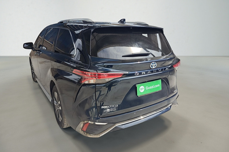 Toyota Granvia 2023 immagine di auto #5