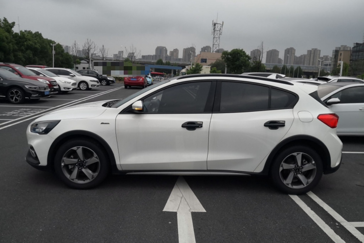 Ford Focus Active 2021 صورة سيارة #5