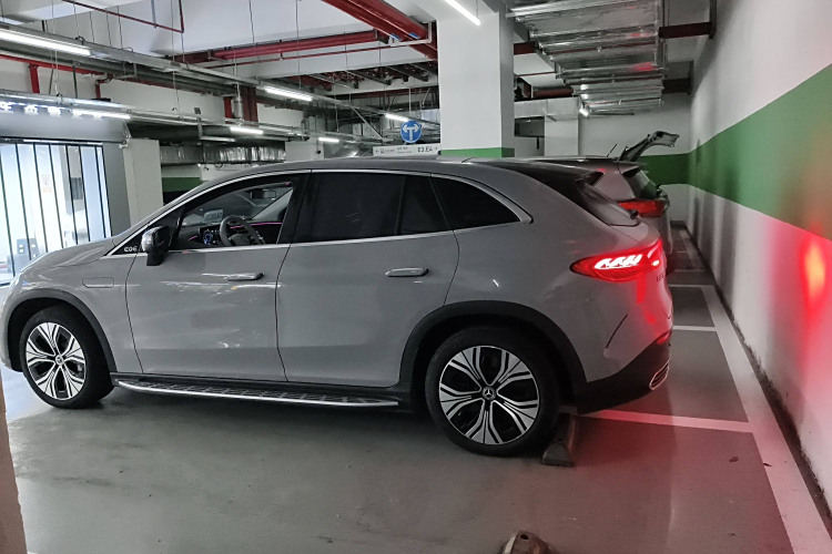 Mercedes-Benz EQE SUV 2023 #5 Mercedes-Benz EQE SUV 2023 car image #5