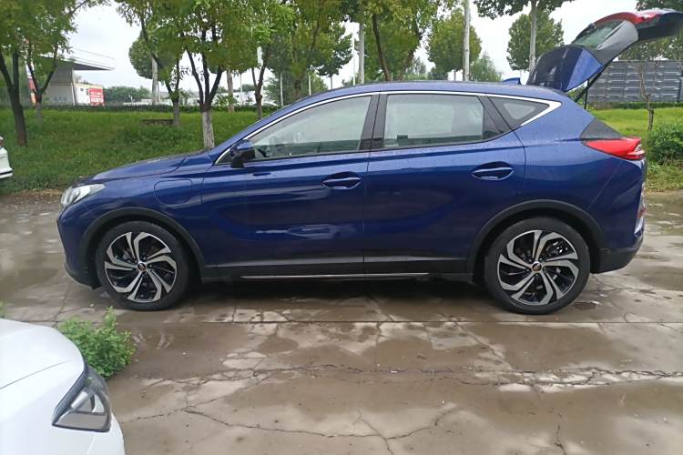 HongQi E-HS3 2019 car image #5