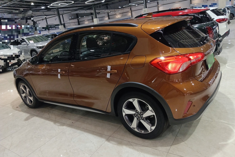 Ford Focus Active 2021 car image #5