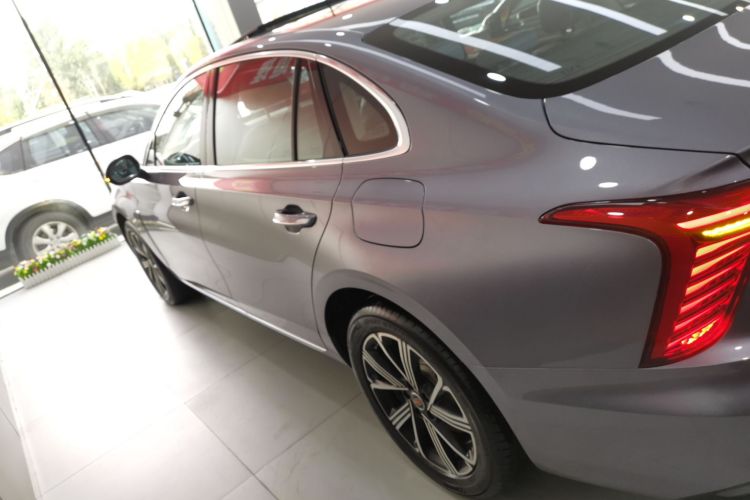 HongQi H5 PHEV 2025 car image #5