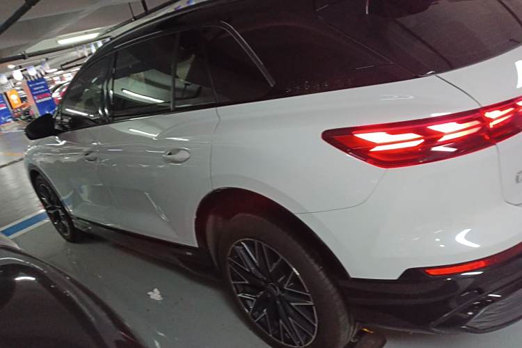 Audi Q5 e-tron 2023 #5 Audi Q5 e-tron 2023 immagine di auto #5