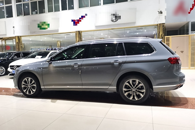 Volkswagen Passat Variant 2023 imagem de carro #5