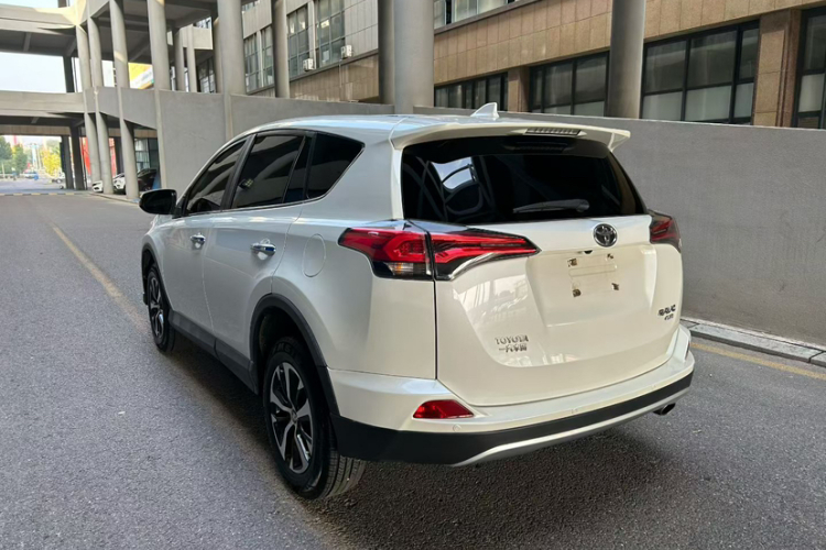 RAV4 2017 #5 RAV4 2017 car image #5