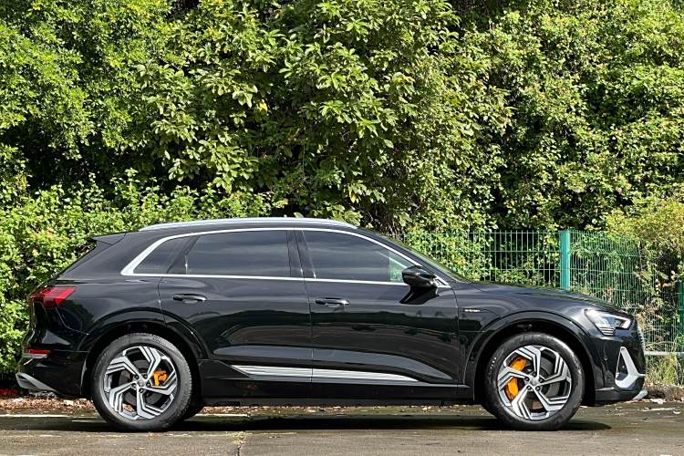 Audi e-tron 2022 #5 Audi e-tron 2022 car image #5